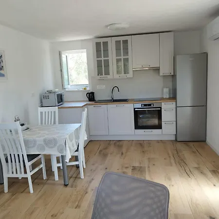 Apartmani Bozava * בוזאבה