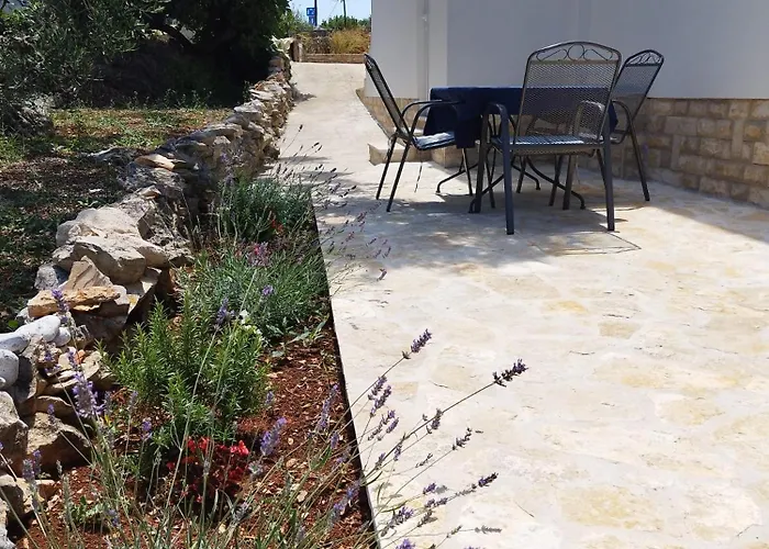 Apartmani Bozava דירה *