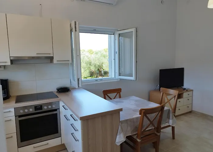 דירה Apartmani Bozava בוזאבה