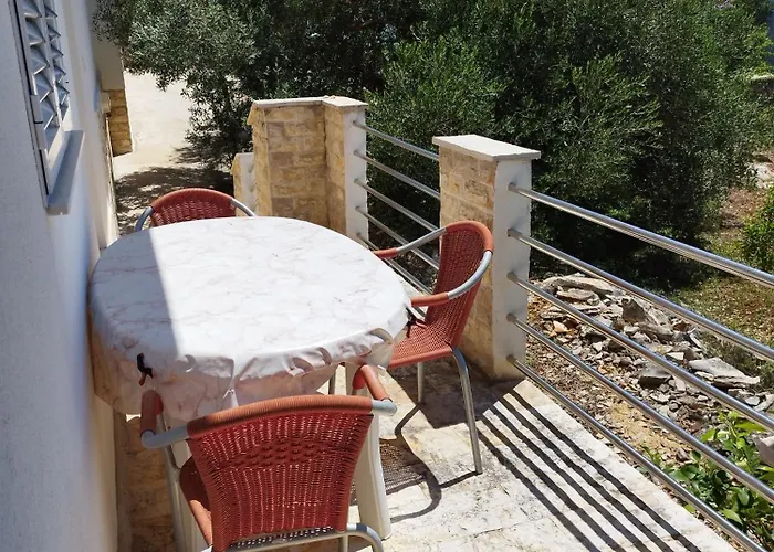 Apartmani Bozava דירה בוזאבה