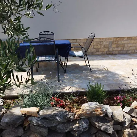 Apartmani Bozava شقة