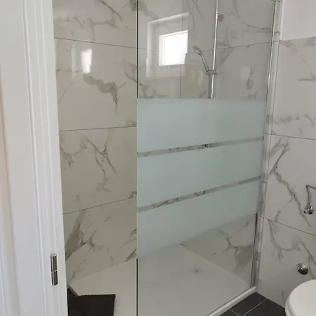 דירה Apartmani Bozava בוזאבה